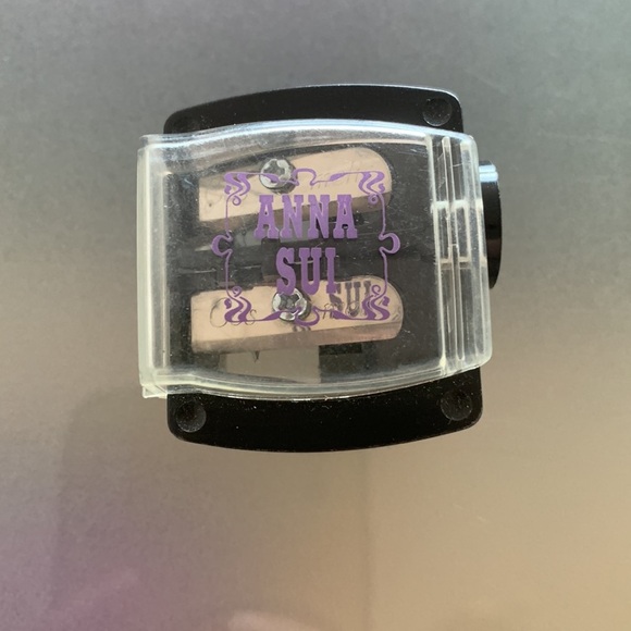 ANNA SUI eye and brow  pencil sharpener 2 sizes - Picture 1 of 3